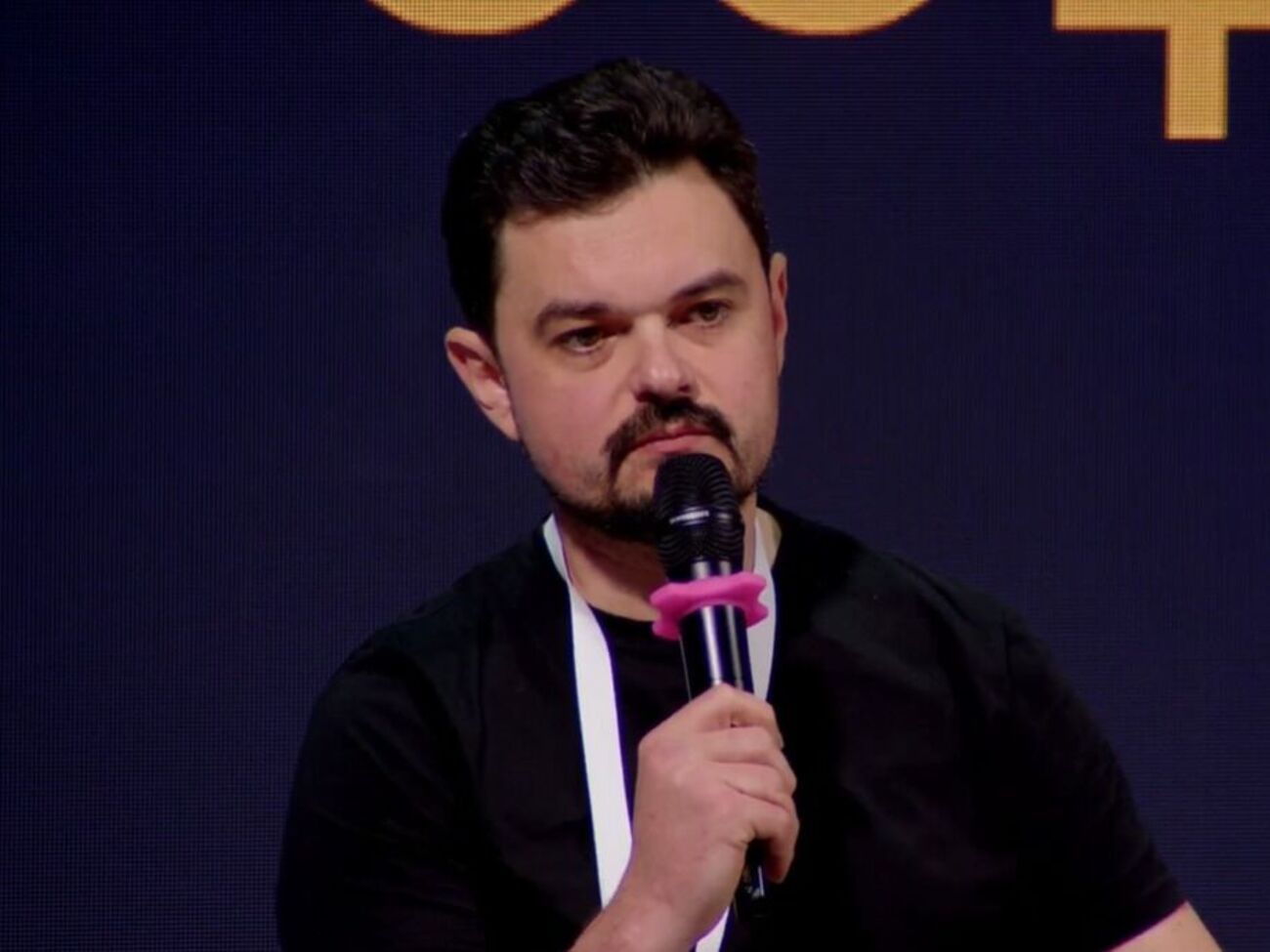 Цікаві досліди відбуваються в Московії. Подивимося, як цей чорний лебідь злітатиме