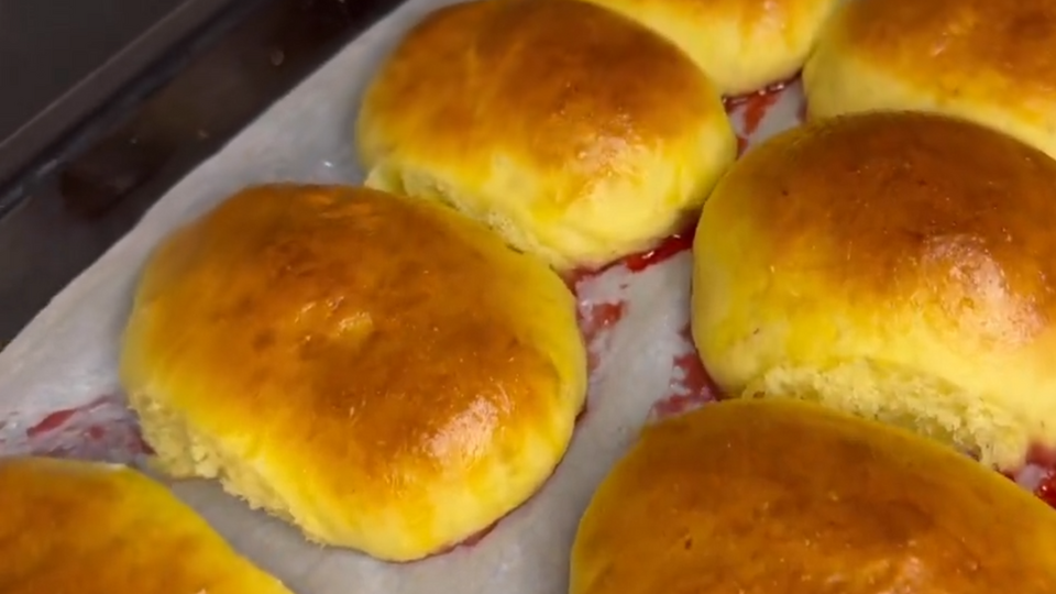 Для замешивания теста понадобится молоко