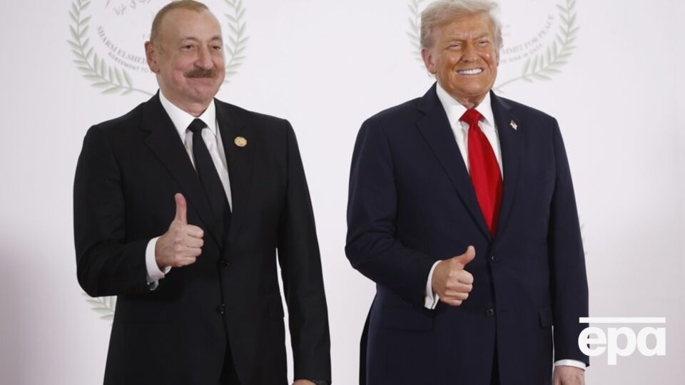 Трамп и Алиев показали большой палец вверх во время фото