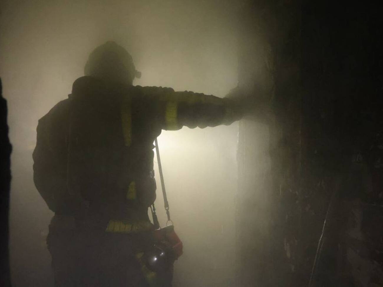 Влада повідомила про пожежу після прильотів