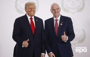 Інфантіно давно заграє до світових лідерів, зокрема до Трампа, зазначило Bloomberg