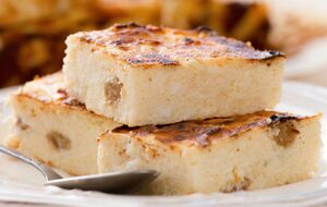 Для запеканки возьмите 600 г творога и 300 г сыра маскарпоне