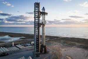 Две ступени звездолета имеют высоту до 120 метров