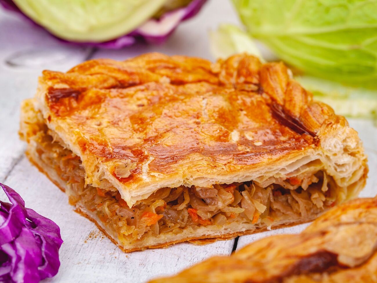 Заливной пирог готовят быстро