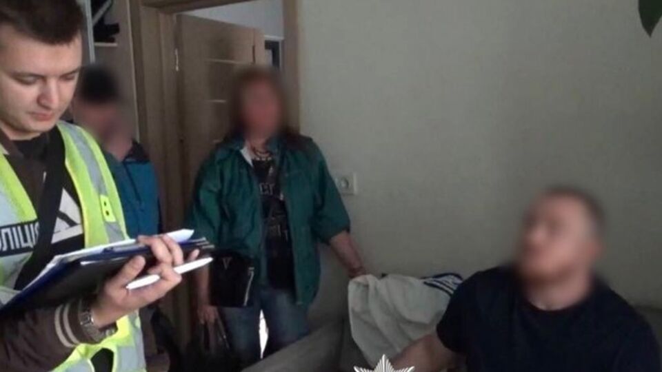 По версии полиции, 28-летний киевлянин создал фейковые аккаунты в социальных сетях и предлагал ритуалы