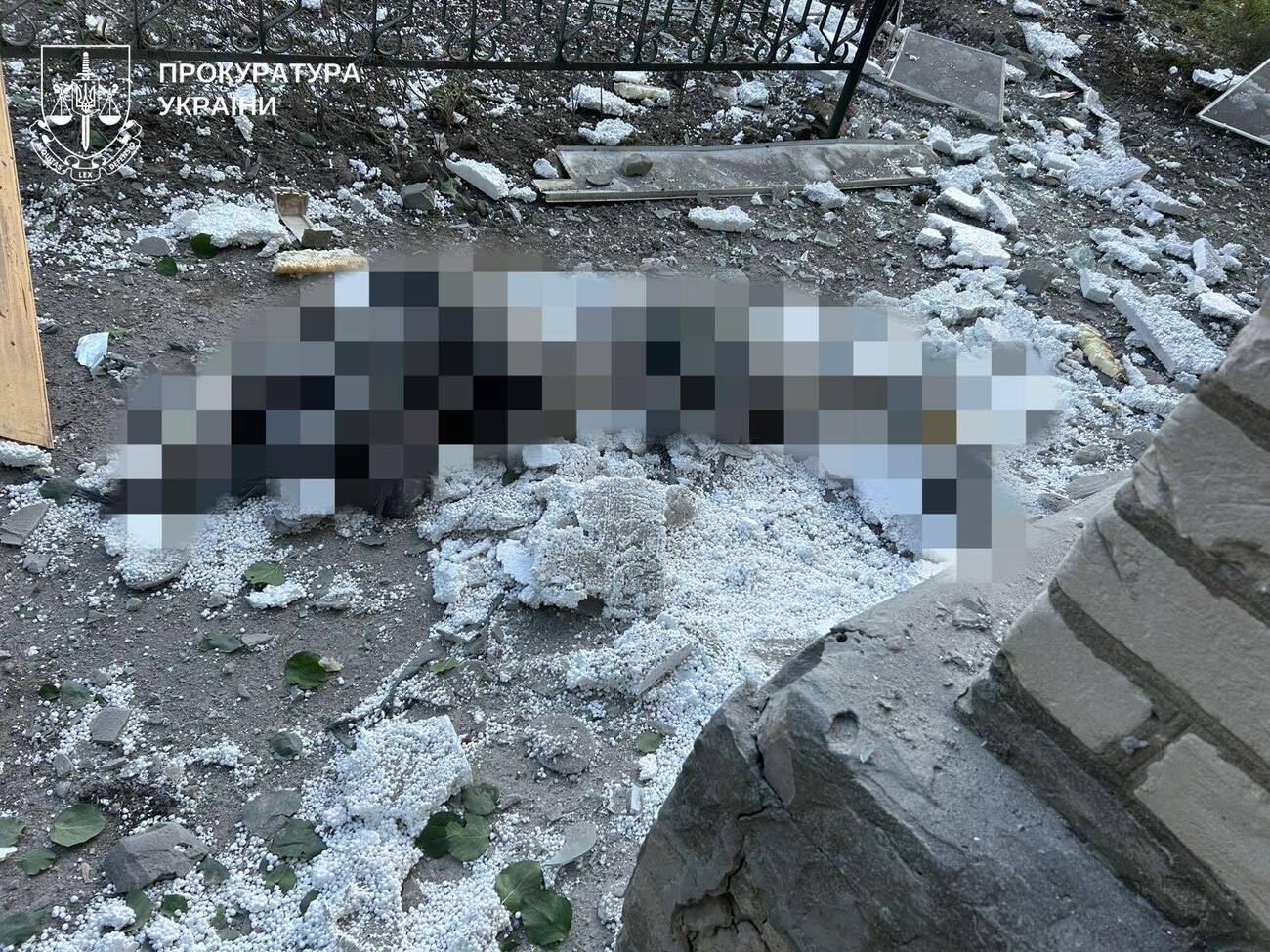 За даними слідства, унаслідок атаки РФ у Херсоні 14 жовтня 2025 року загинули чоловік і дві жінки