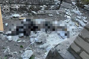 По данным следствия, в результате атаки РФ в Херсоне 14 октября 2025 года погибли мужчина и две женщины