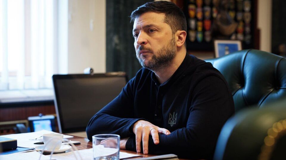 По словам Зеленского, подготовлены соответствующие решения в отношении граждан РФ