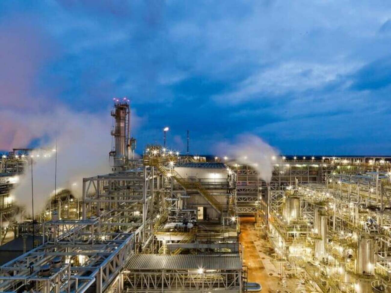 6 жовтня після атаки дронів другий за розміром у РФ Кіриський НПЗ зупинив роботу