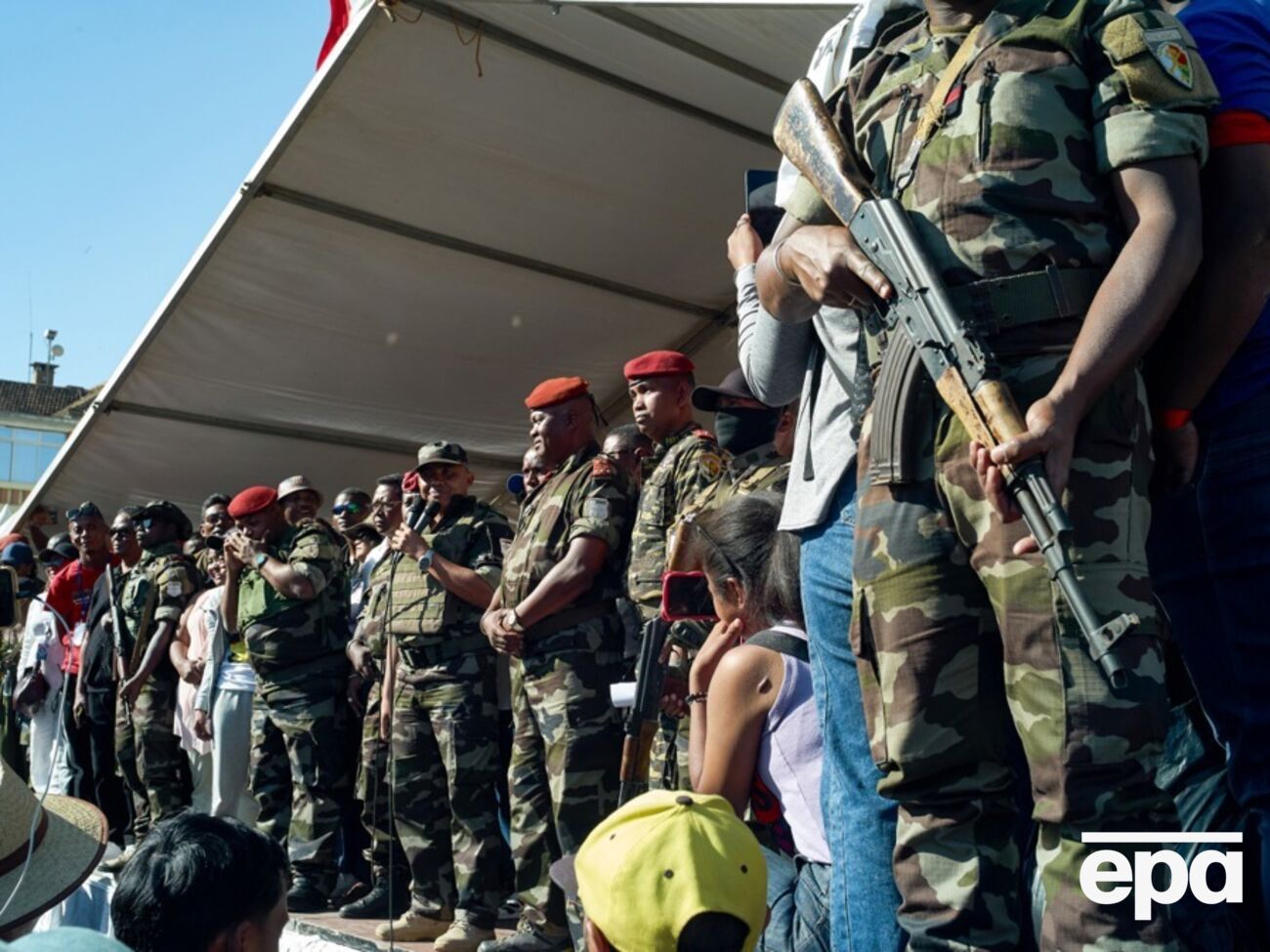 Военные захватили власть после побега президента