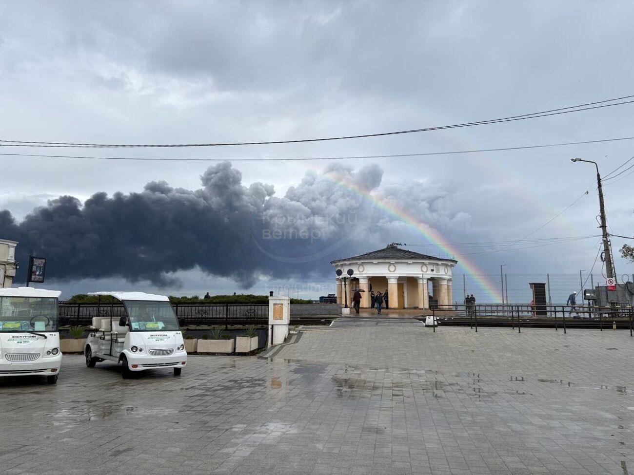 Нефтебаза в Феодосии продолжает гореть