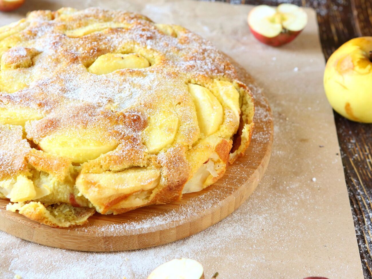 Галету перед подачей посыпают сахарной пудрой