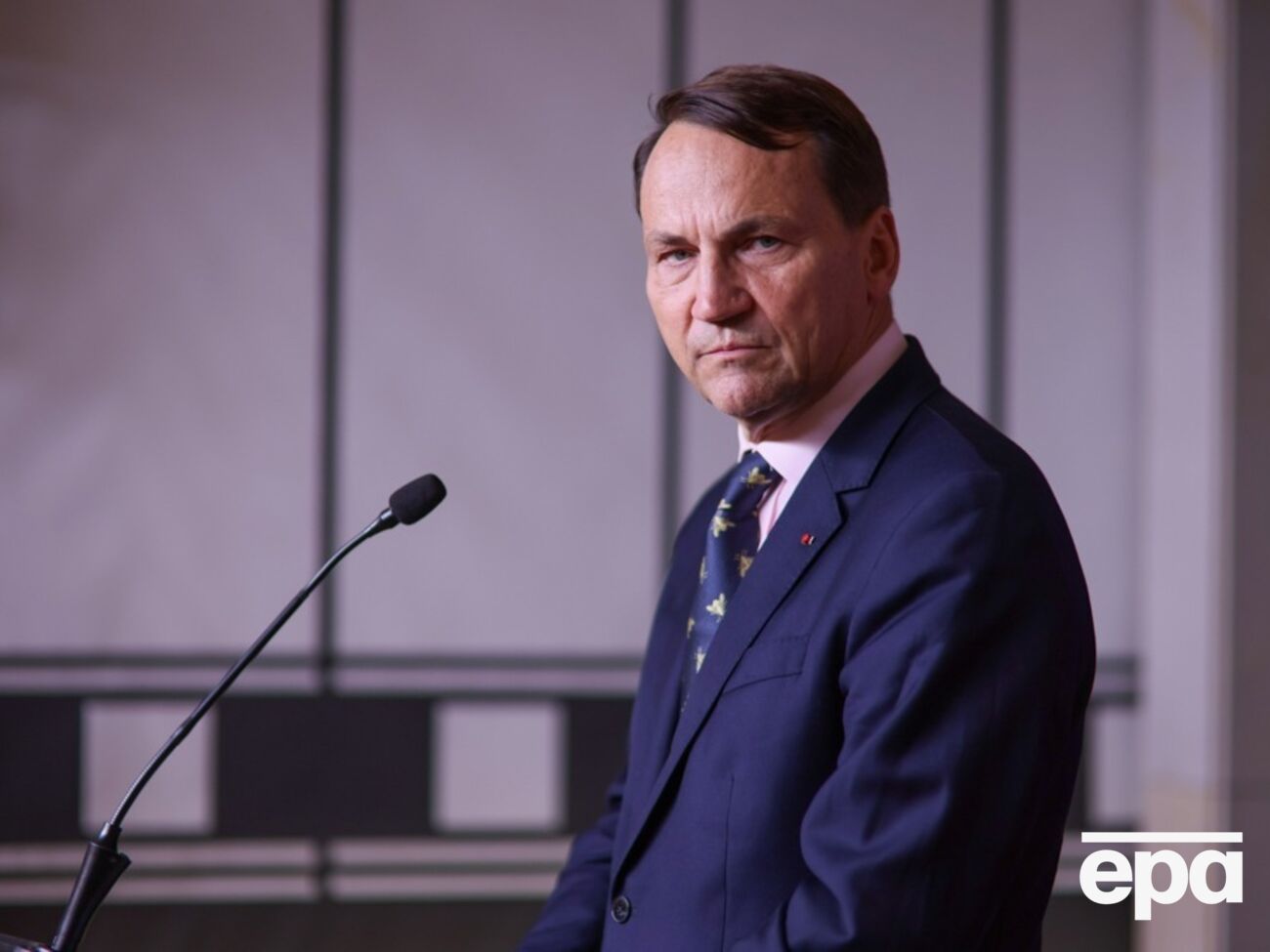 Сикорский считает, что сроки продолжительности войны, которые рассматривает Украина, являются "благоразумными"