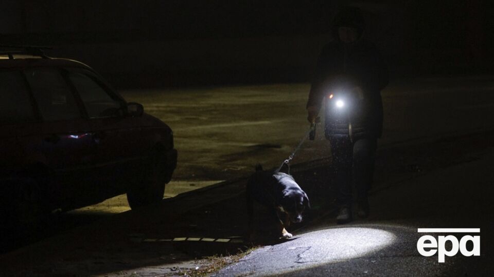 В Шостке люди часами сидят без света и воды