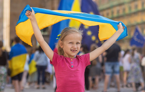 Если родители демонстрируют оптимизм, гибкость и открытость, ребенок будет чувствовать себя увереннее, отметили психологи Фонда