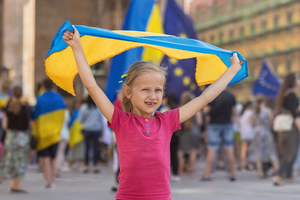 Якщо батьки демонструють оптимізм, гнучкість і відкритість, дитина почуватиметься впевненіше, зазначили психологи Фонду