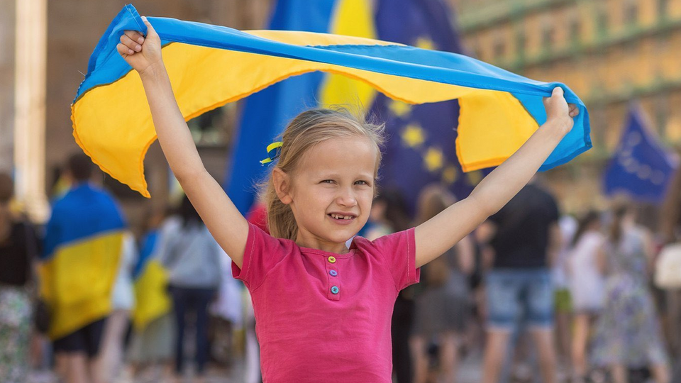 Если родители демонстрируют оптимизм, гибкость и открытость, ребенок будет чувствовать себя увереннее, отметили психологи Фонда