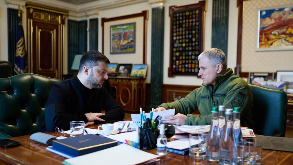 Зеленський зробив заяву щодо Білорусі на тлі доповіді начальника СЗР Іващенка