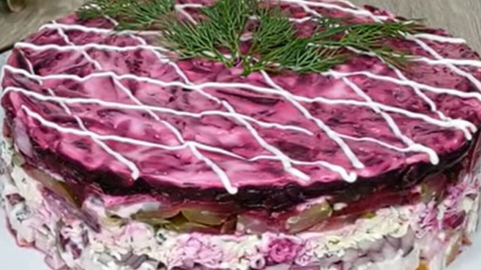 Для салата понадобится копченое куриное филе