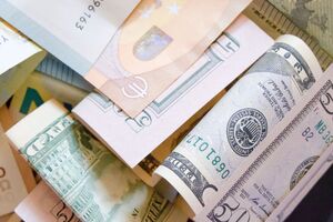 Где обменять старые доллары на новые в Киеве. Шаг за шагом