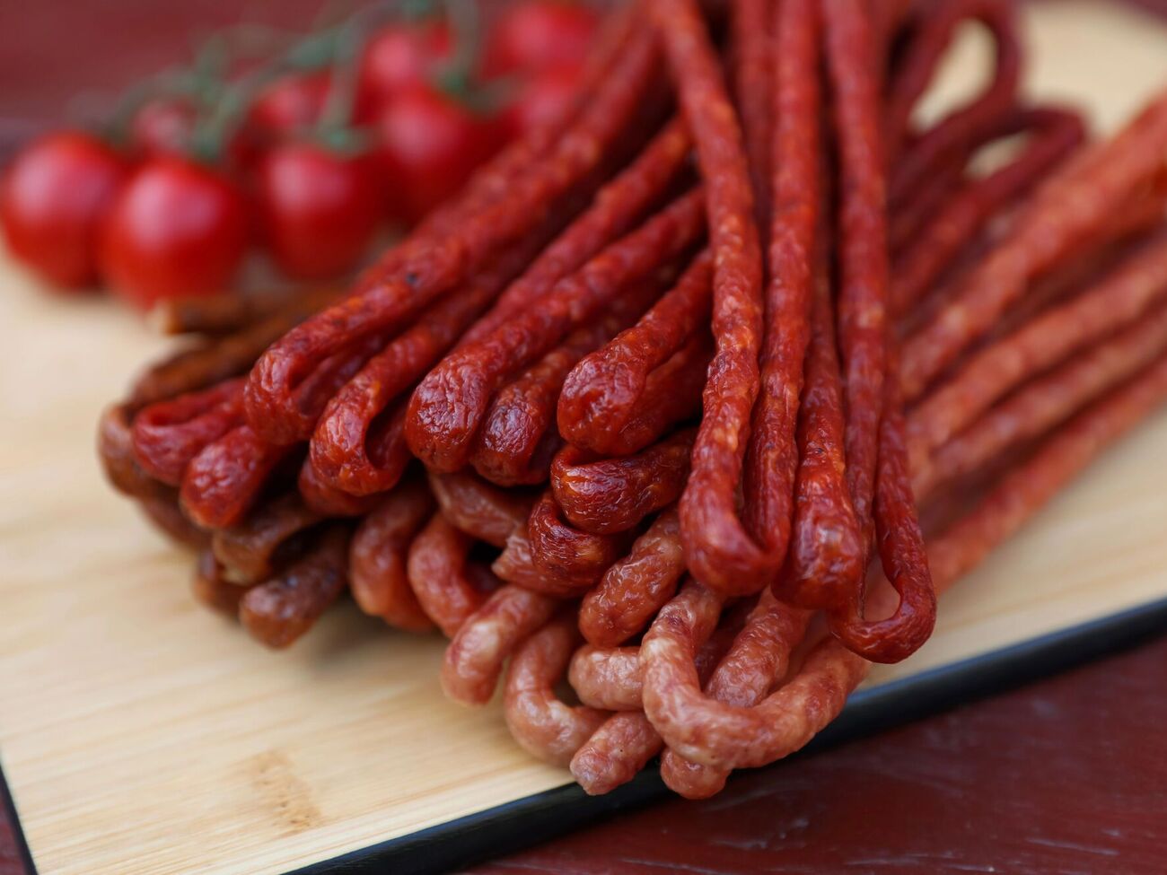 Запекайте кабаносы в духовке при 50 °С до готовности