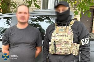 Слідство стверджує, що фігурант охороняв камери окупаційної в'язниці, до якої росіяни звозили учасників руху опору в регіоні