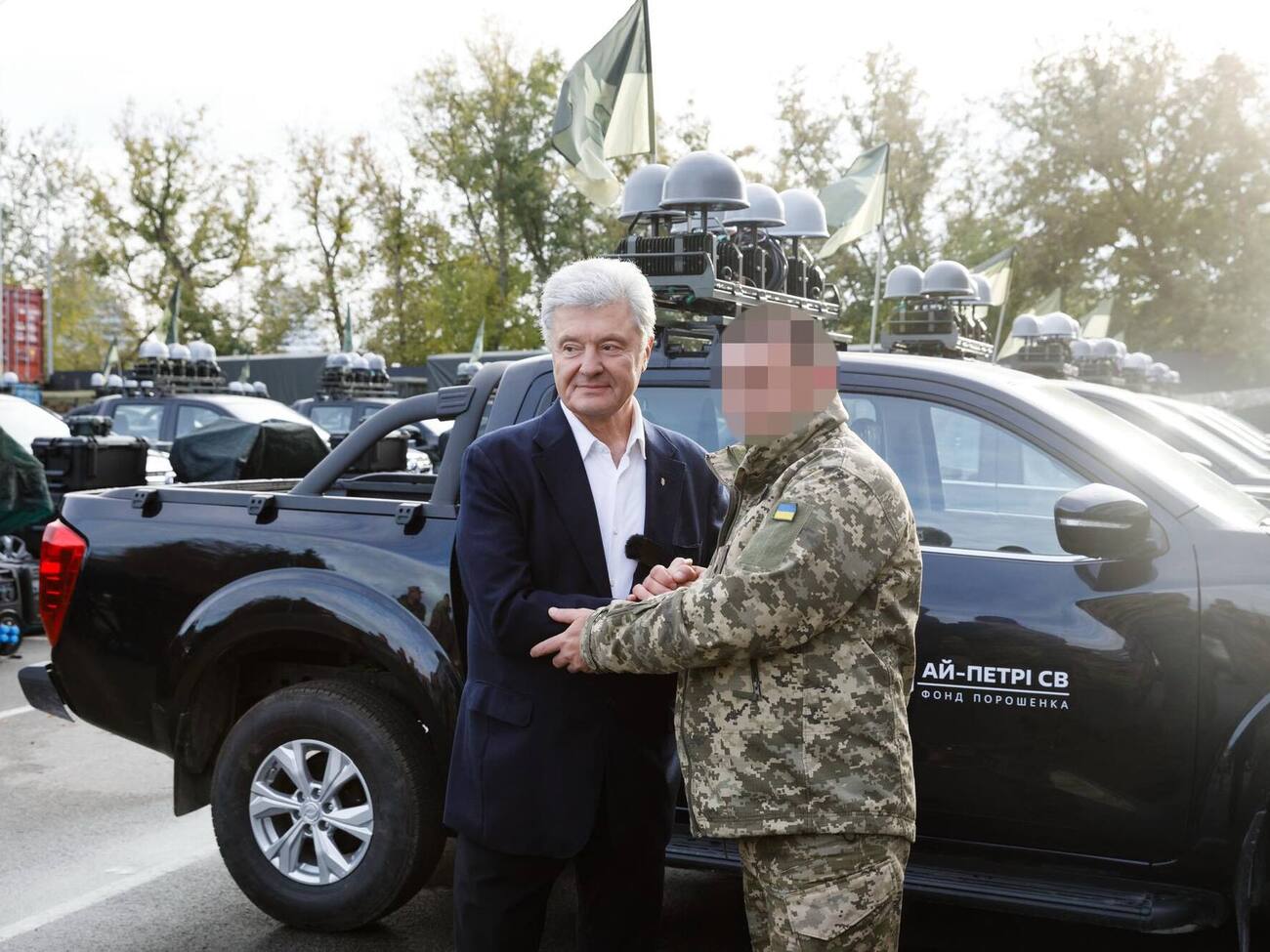 Порошенко не купував за власні кошти техніку, яку передавав військовим, стверджує Сталкер