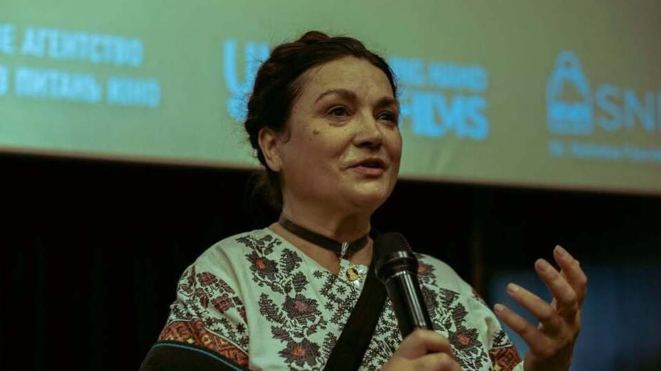 Сумская родилась 22 апреля 1956 года в селе Катюжанка Киевской области