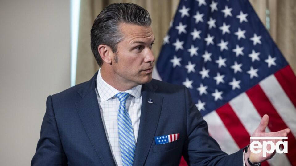 Самолет с Хегсетом совершил аварийную посадку из-за трещины в лобовом стекле, объяснили в Пентагоне