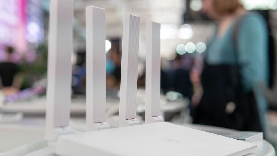 Метод идентификации через WiFi работает подобно камере, но вместо света используется радиоволна