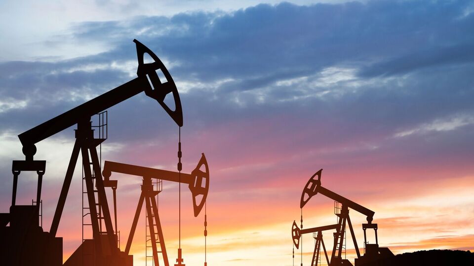 Цена на нефть растет из-за риска возникновения дефицита поставок на мировом рынке