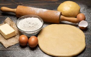 Тесто не нужно раскатывать слишком тонко