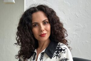 Наприкінці серпня Каменських у США спочатку співала російськомовні пісні, а потім і зовсім перейшла на російську мову