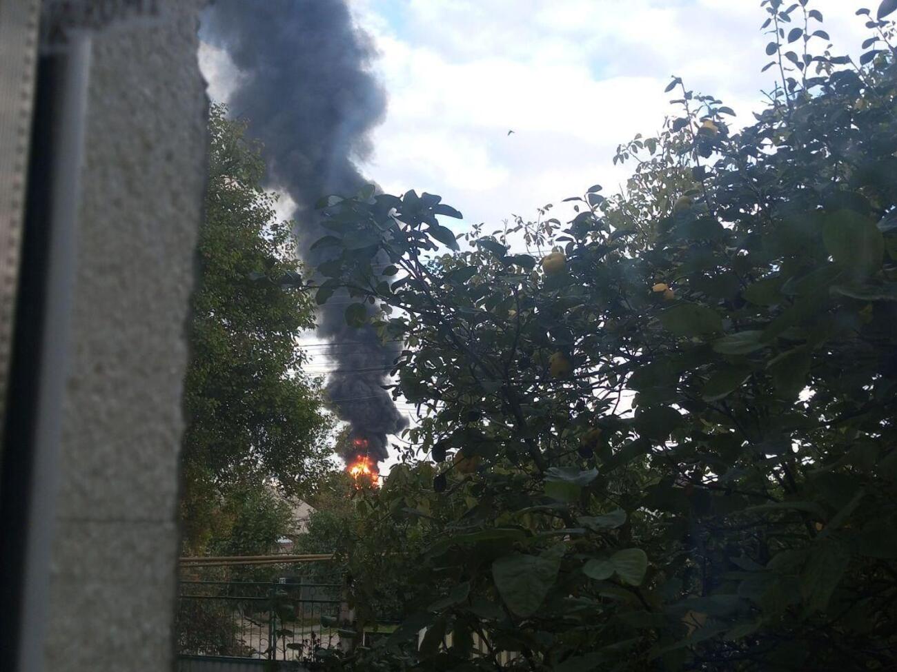 Местные жители сообщили паблику, что над Гвардейским поднялся столб дыма, его видно за много километров