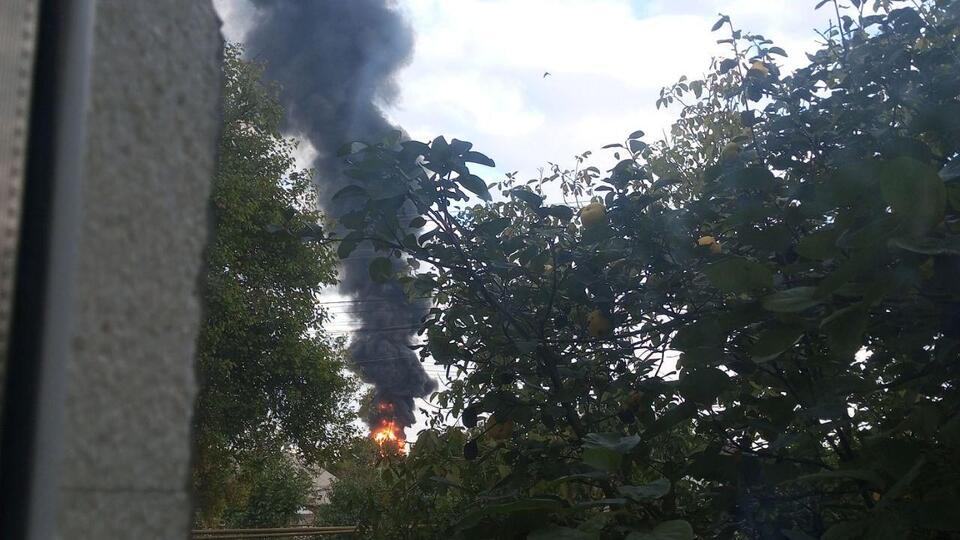Місцеві жителі повідомили пабліку, що над Гвардійським здійнявся стовп диму, його видно за багато кілометрів