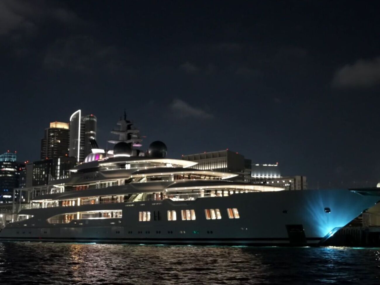 Утримання Amadea коштувало США $1 млн на місяць