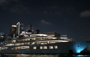 Содержание Amadea обходилось США в $1 млн в месяц