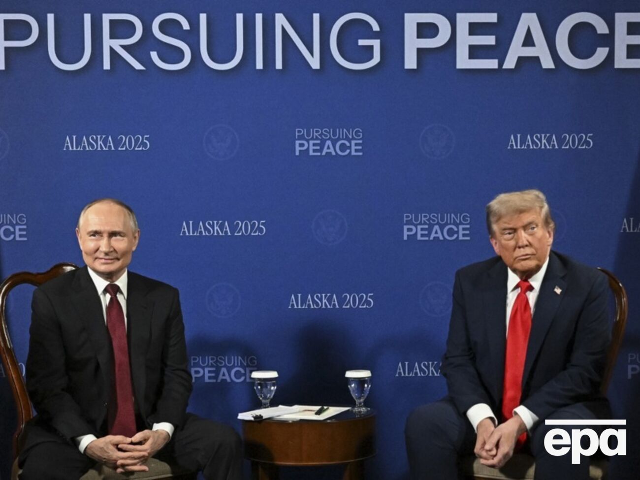 СМИ пишет, что Трамп повышал голос на встрече с Путиным