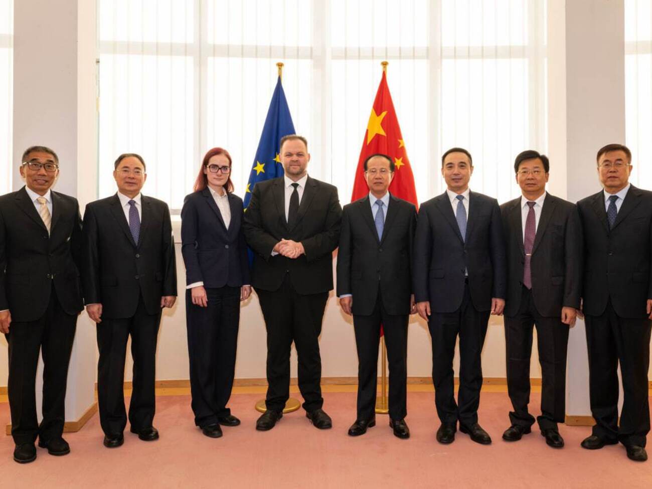 После семи лет в Европарламент прибыла китайская делегация