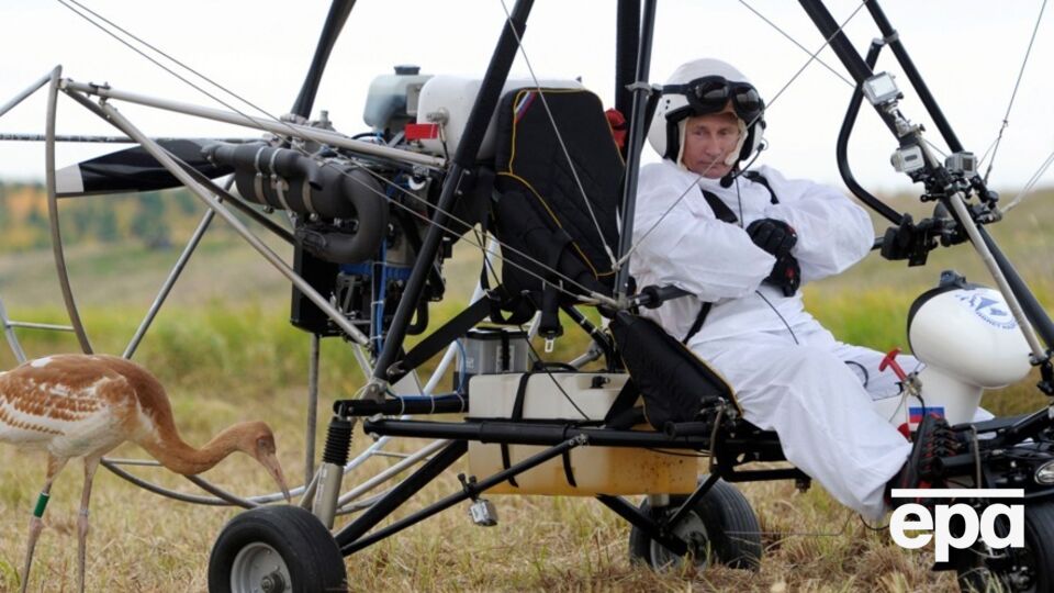 В 2012 году Путин показывал, что умеет летать на мотодельтаплане