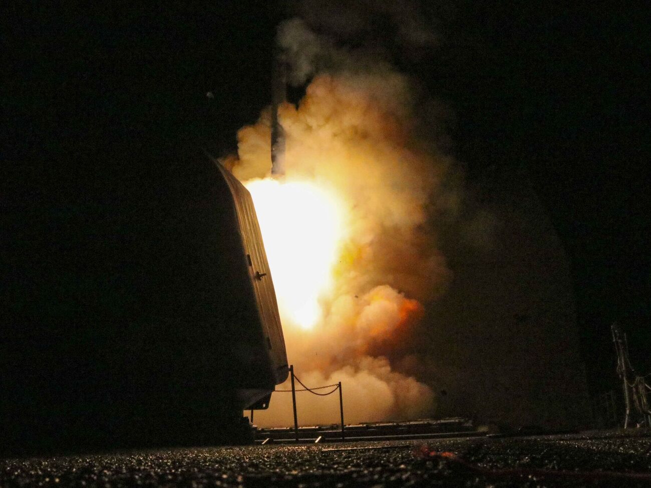 Tomahawk обычно запускаются с кораблей и подводных лодок ВМС США, но Украине, вероятнее всего, придется запускать ракеты с суши, отметили СМИ