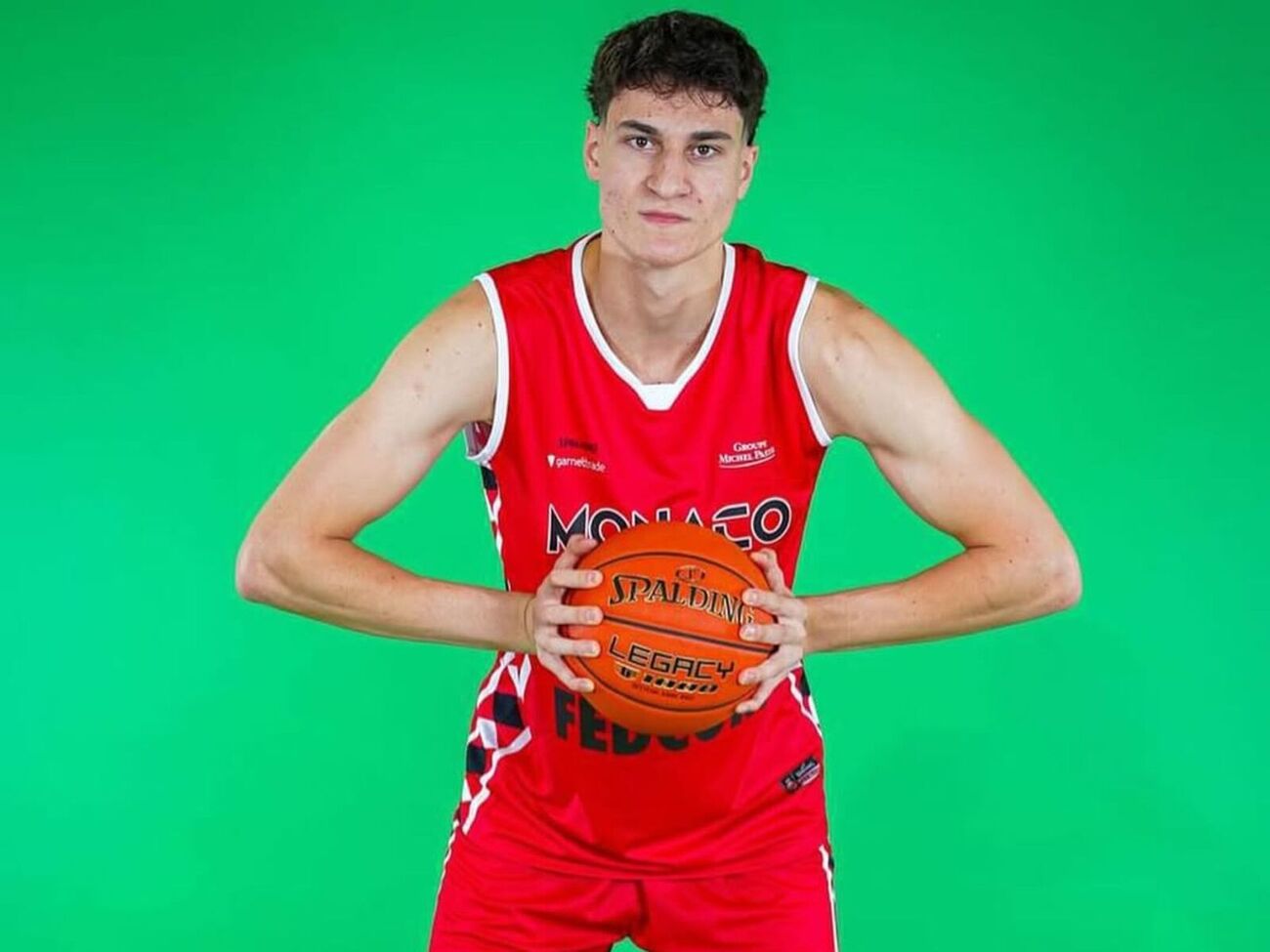 Рост Максима Кличко – 2 м 18 см