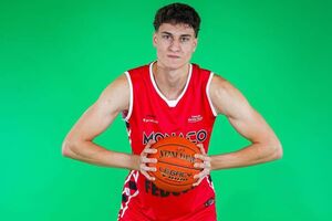 Рост Максима Кличко – 2 м 18 см