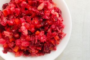 Ингредиенты режут кубиками