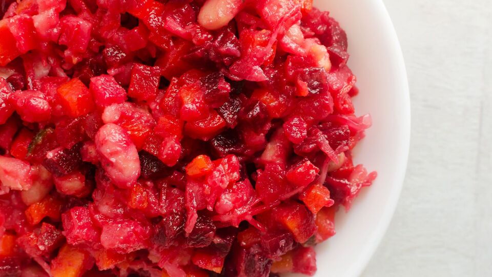 Ингредиенты режут кубиками