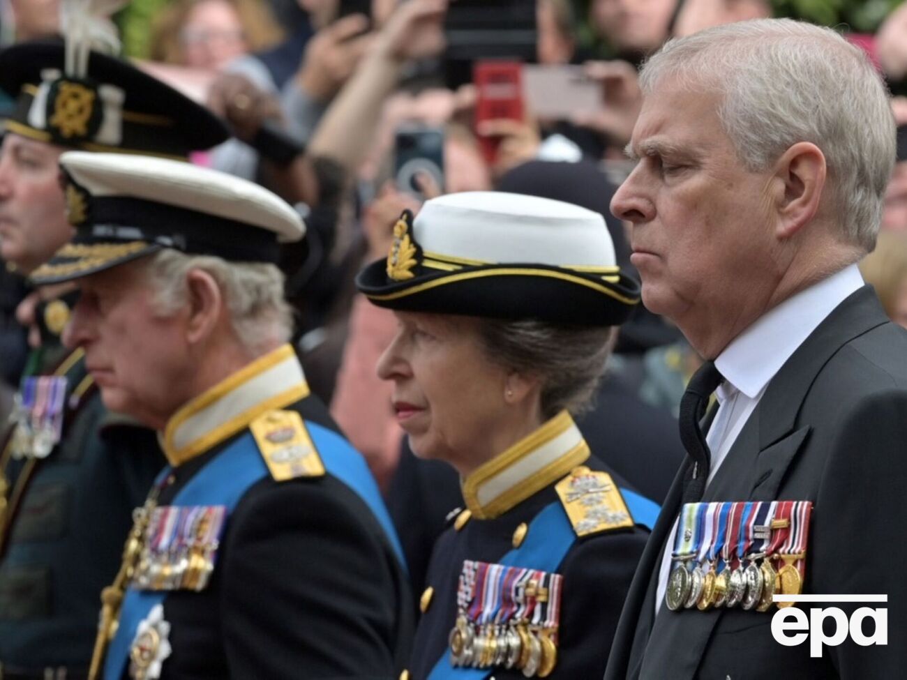 Елизавета II отстранила принца Эндрю от исполнения обязанностей члена королевской семьи в ноябре 2019-го