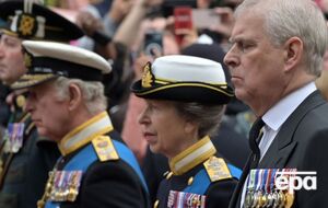 Єлизавета II усунула принца Ендрю від виконання обов'язків члена королівської сім'ї в листопаді 2019-го