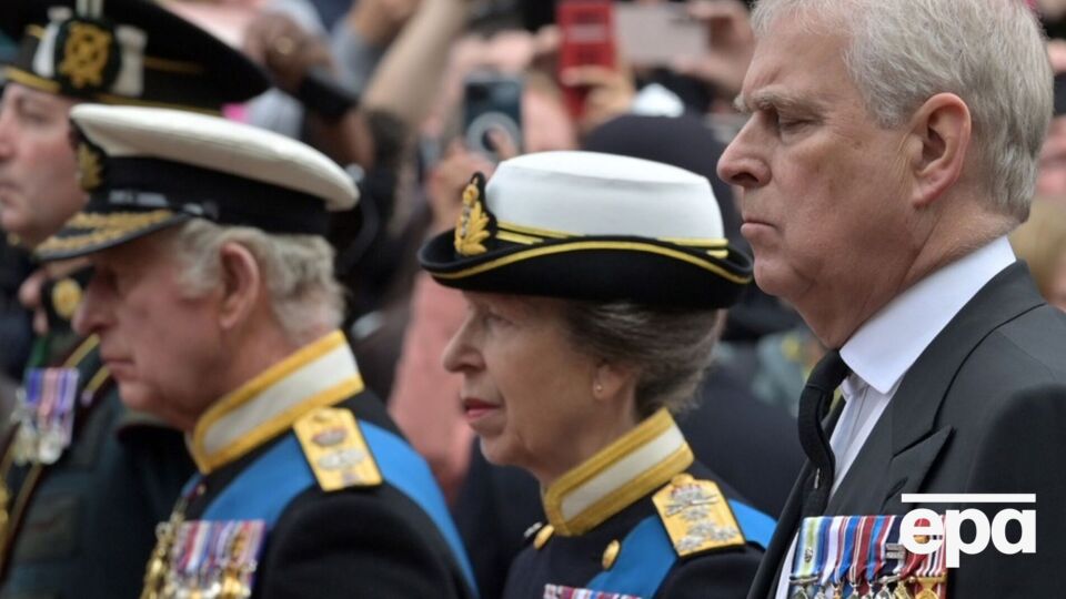 Єлизавета II усунула принца Ендрю від виконання обов'язків члена королівської сім'ї в листопаді 2019-го