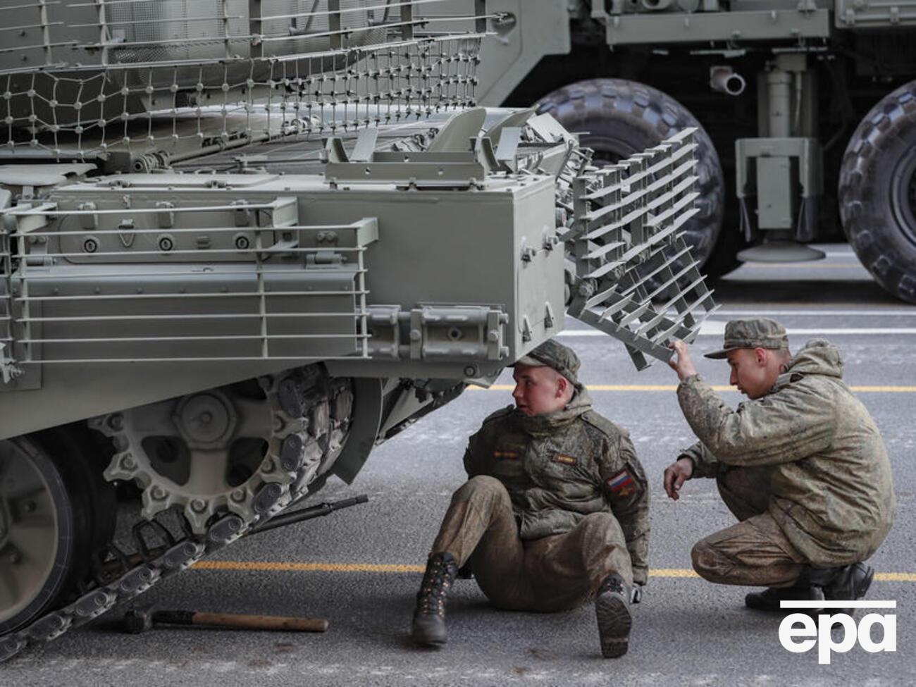 Некоторые россияне дезертируют с военной техникой, пишут в ГУР