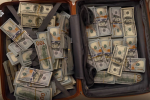 Следственные действия прошли сразу в 24 квартирах и домах